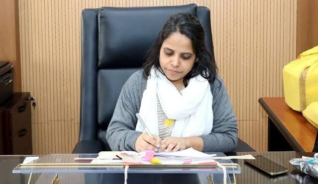 खम्बें तो लगे पर लाईट नहीं, नाले-नालियां भी दुरुस्त नहीं,   डिंडौरी कलेक्टर से जवाब-तलब