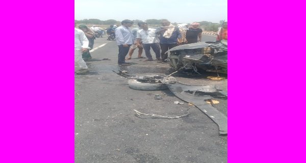 जौनपुर जा रही कार पलटी, दो की मौत