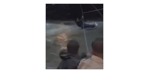 पुणे के पास कालू नदी मालशेज घाट से 50 पर्यटकों को बचाया गया