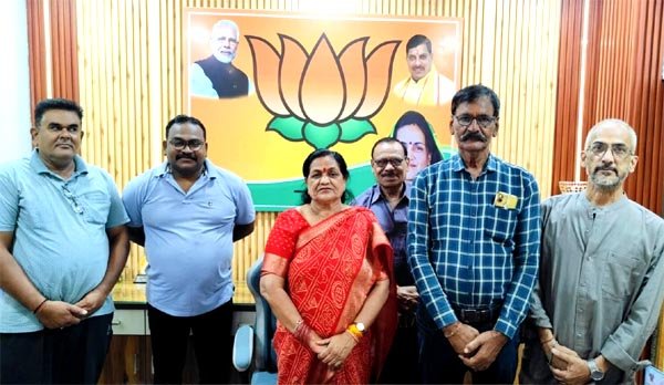 मुलाकात: इटारसी की हॉकी परंपरा को आगे बढ़ाएंगे नए पदाधिकारी