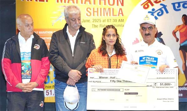 सुक्खू ने हाफ मैराथन विजेताओं को किया सम्मानित