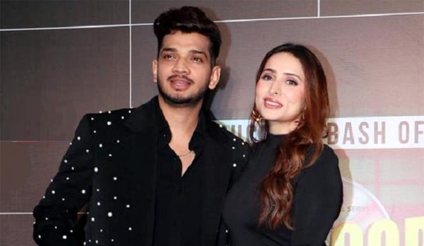 दर्द होने के बावजूद ‘फर्स्ट कॉपी’ की सक्सेस पार्टी में पहुंचे मुनव्वर फारूकी