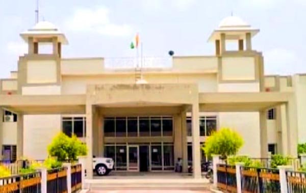 बिजली की मांग को लेकर रहवासियों ने दिया ज्ञापन