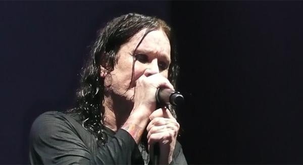 दिग्गज गायक ओज़ी ऑस्बॉर्न का निधन