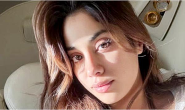 फैंस के साथ जल्द 52 सेल्फी शेयर करेंगी जान्हवी कपूर