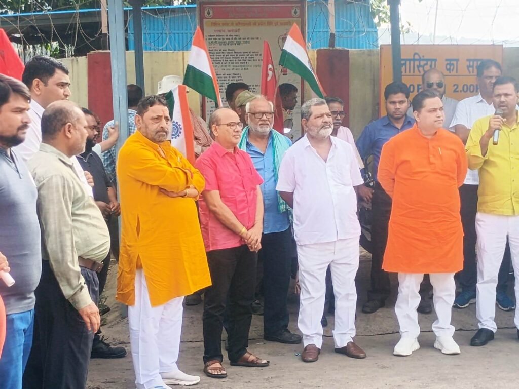 ट्रेड यूनियनों के राष्ट्रव्यापी हड़ताल का रहा मिला-जुला असर