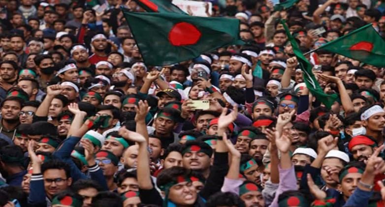 बांग्लादेश में चुनावी हिंसा का तांडव: मतदान के दिन 4 की मौत, दर्जनों जख्मी; लोकतंत्र पर गहरा साया