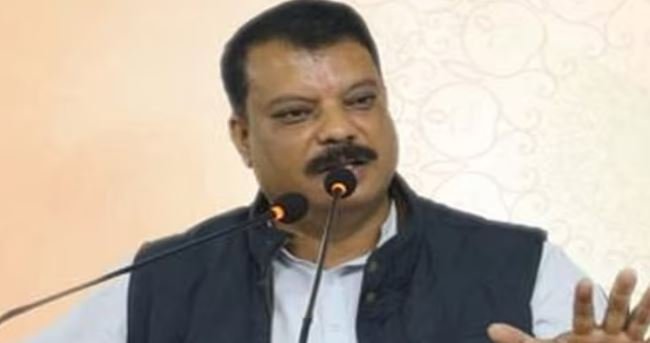 सिंघार का आदिवासी युवक के साथ अमानवीय व्यवहार का आरोप, प्रशासन का इंकार