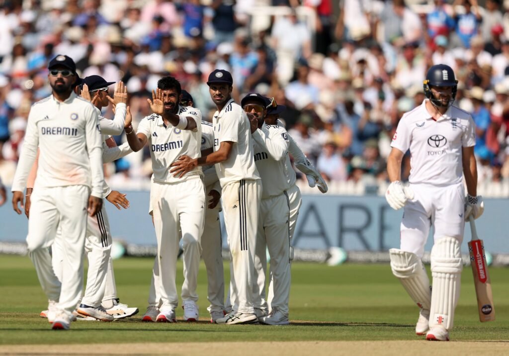 भारतीय गेंदबाजों ने किया इंग्लैंड को दूसरी पारी में 192 रनों पर ढ़ेर