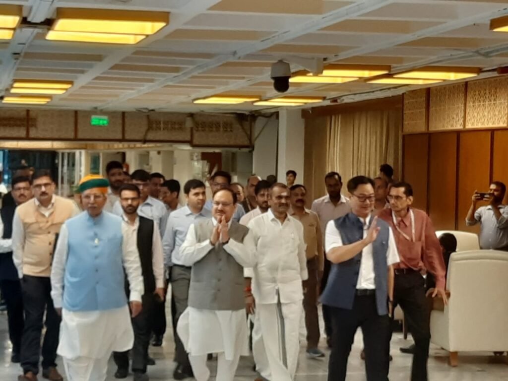 संसद सत्र से पहले बुलाई गई सर्वदलीय बैठक शुरु