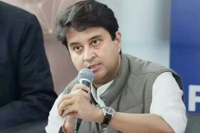 हर बच्ची के खाते में 500 रुपए डालेंगे सिंधिया, केंद्रीय मंत्री का ऐलान