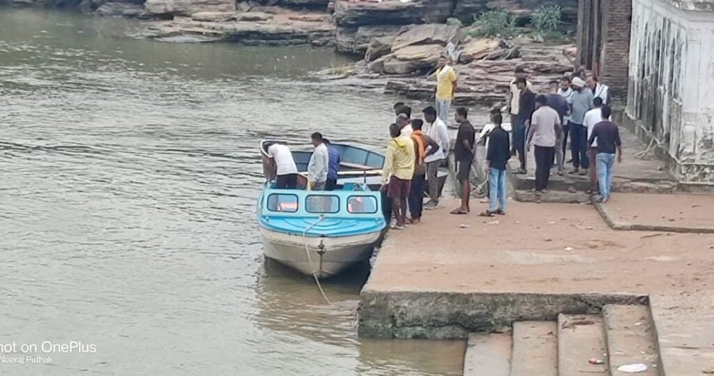 सेवड़ा नदी में नहाते समय ग्वालियर का युवक डूबा