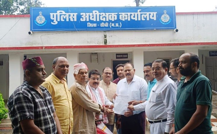 कांग्रेस प्रदेश अध्यक्ष पटवारी के ऊपर दर्ज एफआईआर निरस्त करने कांग्रेस ने दिया ज्ञापन