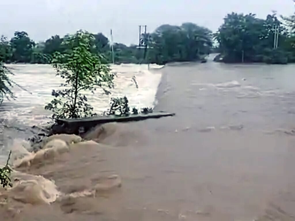 नीमच-सिंगोली में ब्राह्मणी नदी खतरे के निशान से ऊपर:नदी-नालों में उफान आने से सडक़ संपर्क टूटा