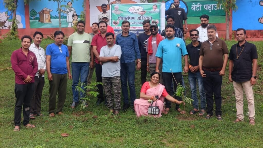 एक पेड़ मां के नाम” के तहत लाडली लक्ष्मी वाटिका में हुआ वृक्षारोपण