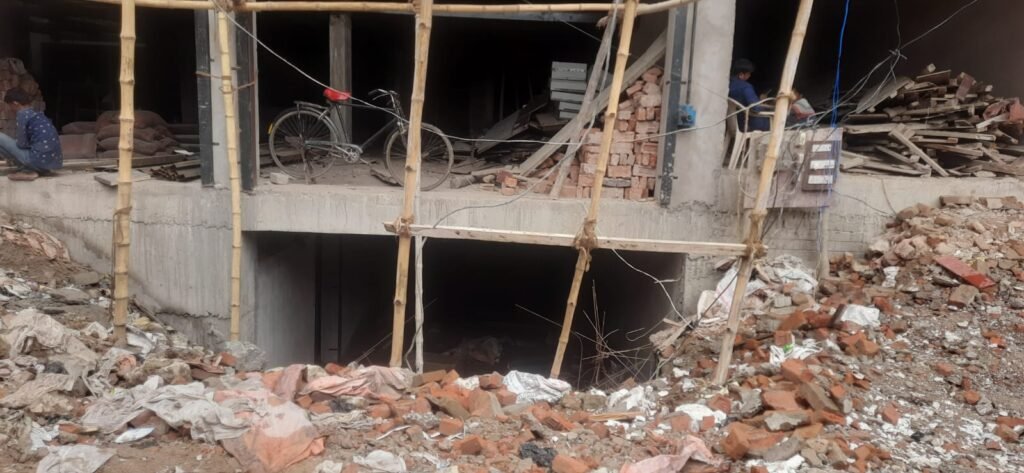 रीवा में बेसमेंट में चल रही दुकान और बनाए गए गोदाम