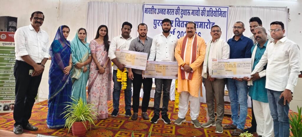 जिले के पशुपालक गोपालन कर अपनी आय बढ़ायें