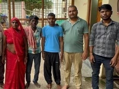 सोशल मीडिया पर वायरल वीडियो ने बिछड़े बेटे को माता-पिता से मिलाया