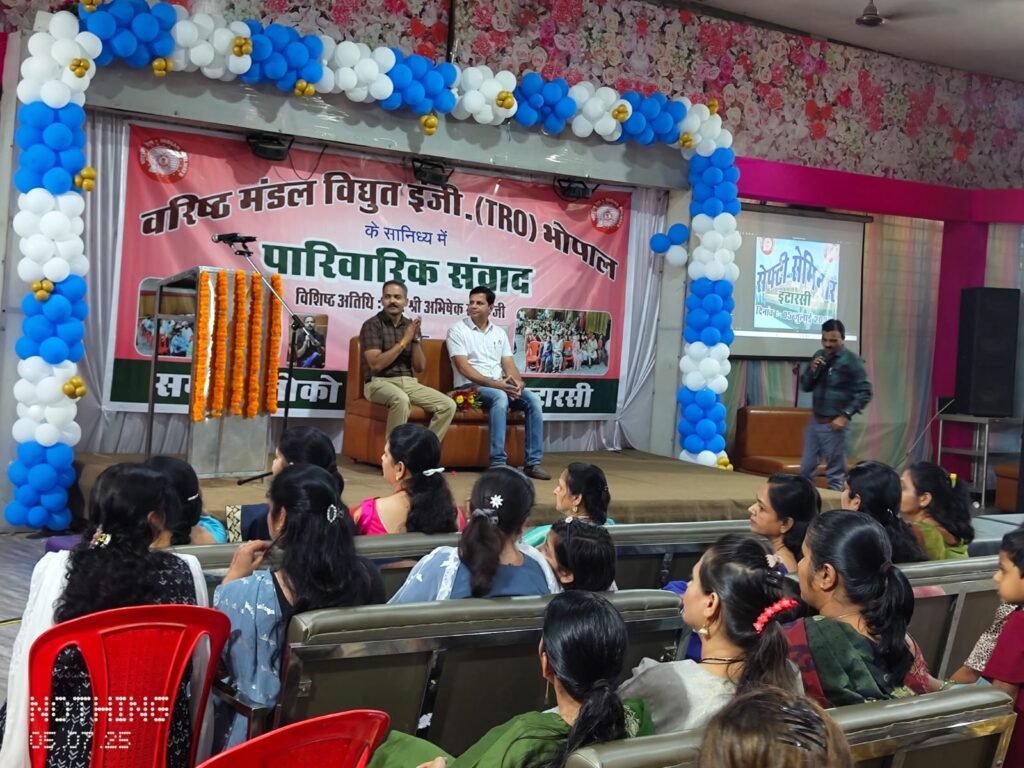 रेलवे के रनिंग स्टाफ और परिजनों ने लिया भाग, सेफ्टी सेमिनार आयोजित