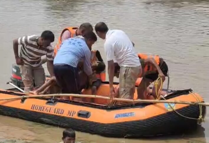 सोन नदी में डूबे 7 वर्षीय बालक का एसडीईआरएफ ने 1 घंटे की मशक्कत के बाद निकाला शव