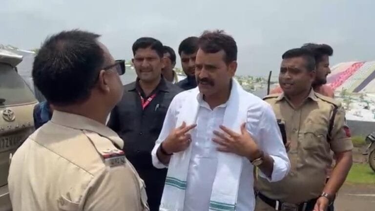 मैं जनप्रतिनिधि हूं, कोई अपराधी या आतंकवादी नहीं : विधायक साहब सिंह