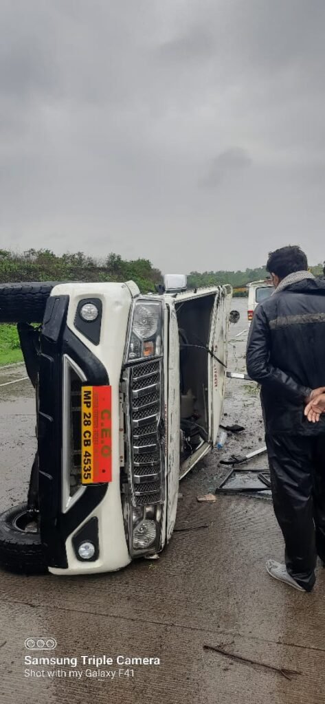 सौसर जनपद सीइओ बैतूल के मुलताई के पास सडक़ दुर्घटना में हुए घायल 