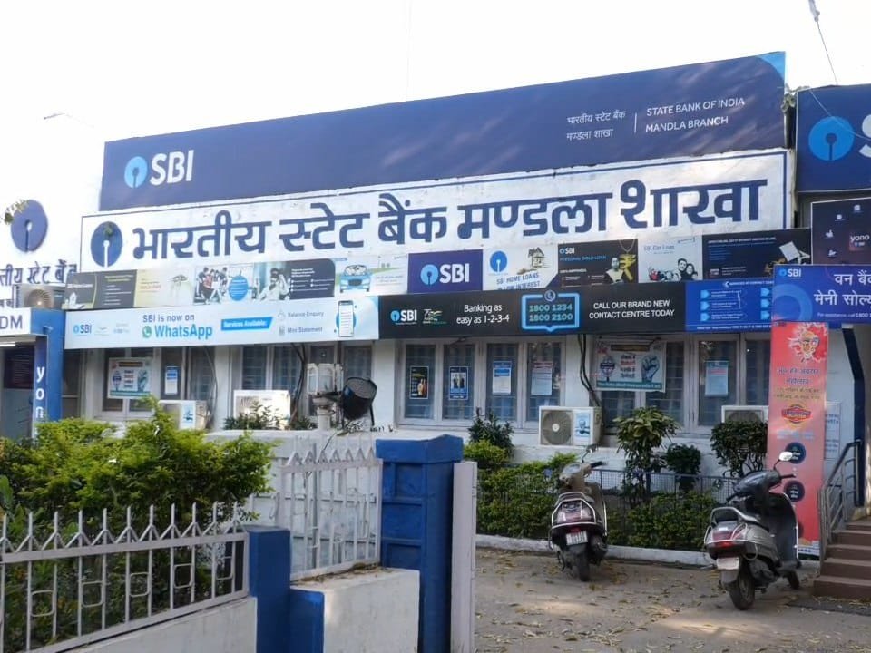 SBI मंडला में फर्जी भर्ती का खुलासा, दिल्ली से एक महिला आरोपी गिरफ्तार