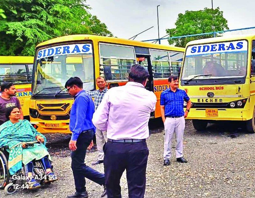 छह स्कूल बसों का फिटनेस रद्द, एक ट्रेवलर जब्त