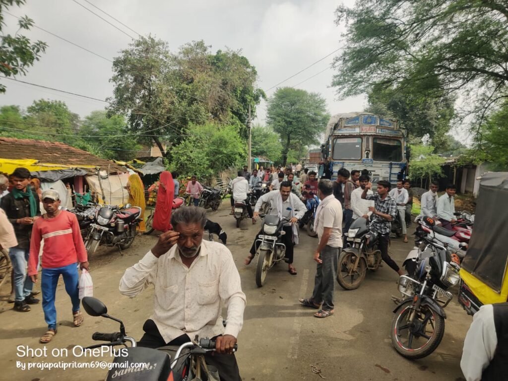बारोद में गायों की दुर्घटना से आक्रोशित ग्रामीणों ने किया चक्काजाम