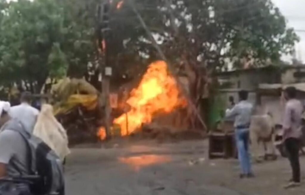 रीवा के संजय नगर में टूटी गैस पाइप लाइन, भडक़ी आग