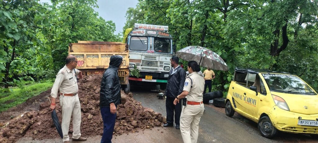 NH 39 पर 12 घंटे जाम,पुलिस ने JCB से बहाल कराया यातायात