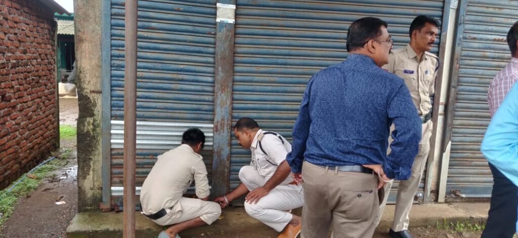 बीजाडांडी में चार अवैध क्लीनिक सील, झोलाछाप डॉक्टरों पर चला प्रशासन का डंडा