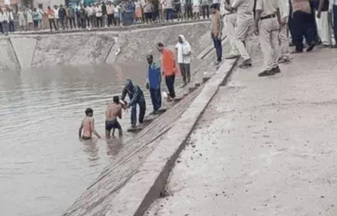 दतिया में तालाब में डूबने से तीन बच्चियों की मौत