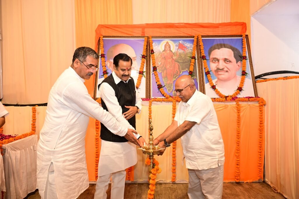 BJP ऑफिस में कामकाजी बैठक शुरू,प्रभारी महेंद्र सिंह हैं मौजूद