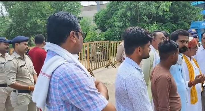 हरदा की घटना के विरोध में करणी सेना ने कलेक्टर को दिया ज्ञापन