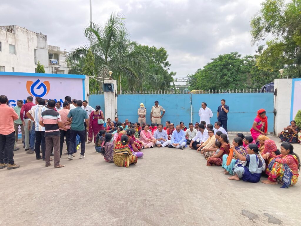 दूषित पानी के विरोध में विधायक चौरे ने फिर दिया धरना प्रदर्शन