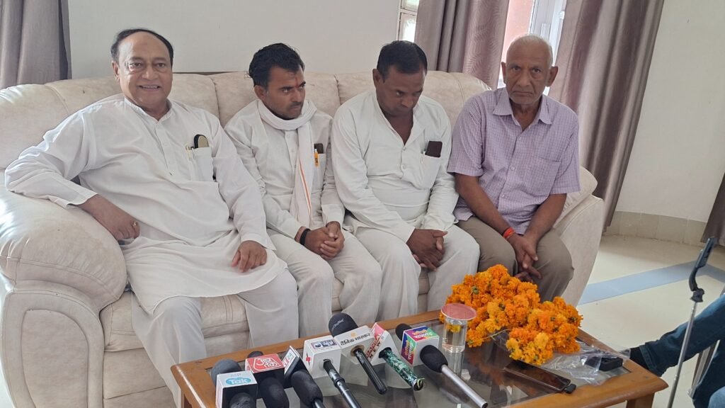 कार्यकर्ता आधारित होगी नई कांग्रेस पार्टी, पूर्व सांसद लक्ष्मण सिंह का एलान 