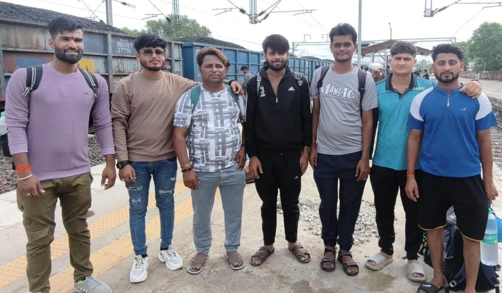 अमरनाथ यात्रा पर दमोह से युवाओं का जत्था रवाना