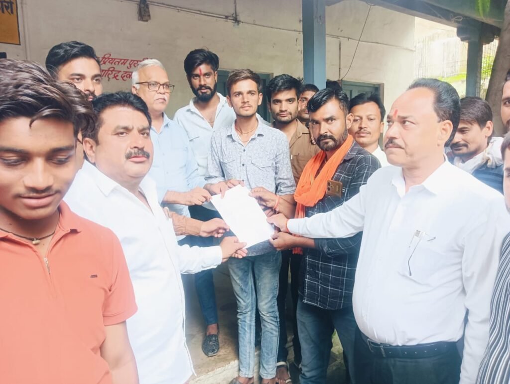 हरदा में पुलिस द्वारा छात्रों के खिलाफ की गई कार्यवाही पर ज्ञापन 