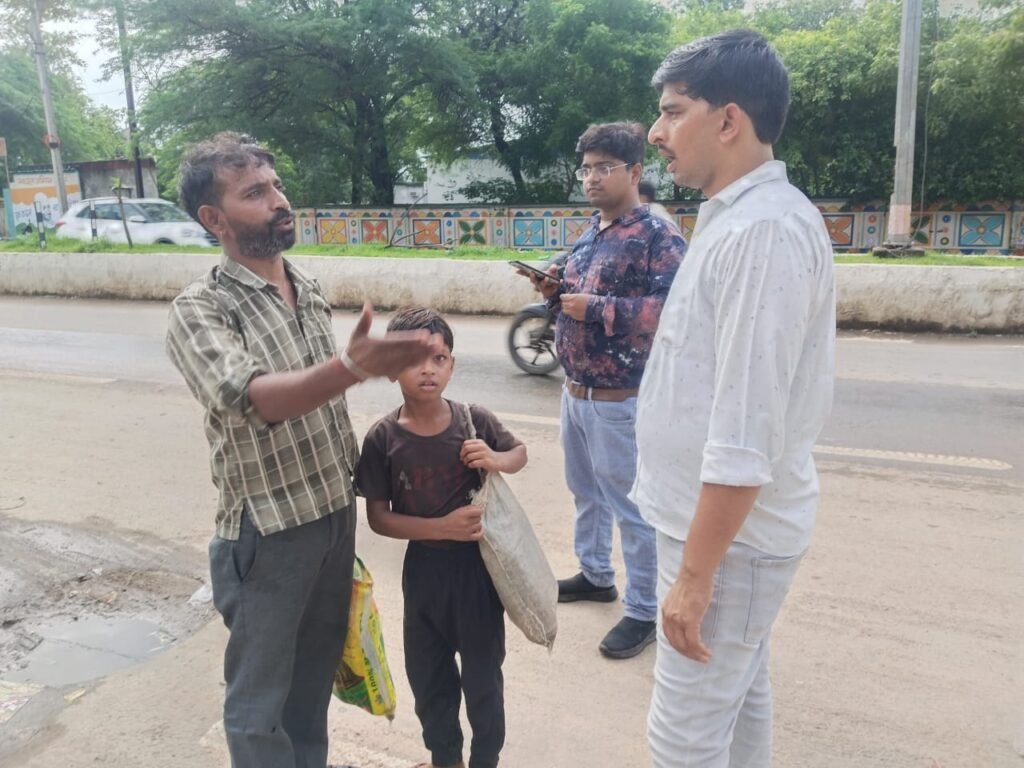 बाल भिक्षावृत्ति करते मिले तीन बच्चों को पहुँचाया बाल पुनर्वास गृह