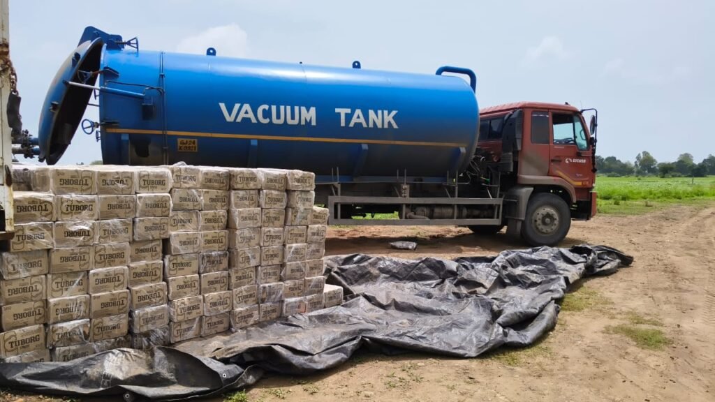 वैक्यूम टैंकर में बना रखा था गुप्त चैम्बर, 14 लाख की शराब जब्त