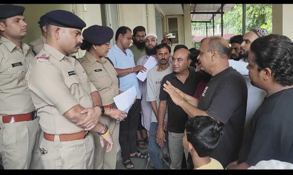 बिजली चोरी पकडऩे गए अमले से बदसलूकी,लोगों ने छीना मोबाइल 