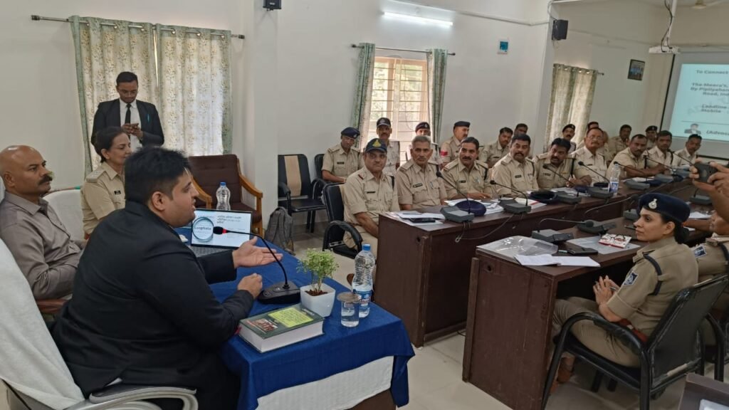 रेलवे पुलिस ने संवेदनशीलता पर कराया प्रशिक्षण कमजोर वर्गों के अधिकारों व व्यवहारिक पुलिसिंग का मिला ज्ञान