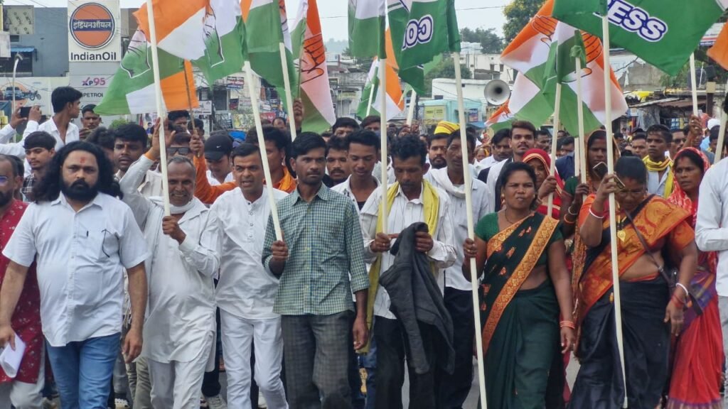 वन भूमि से बेदखली: सड़क पर उतरा आदिवासी समाज