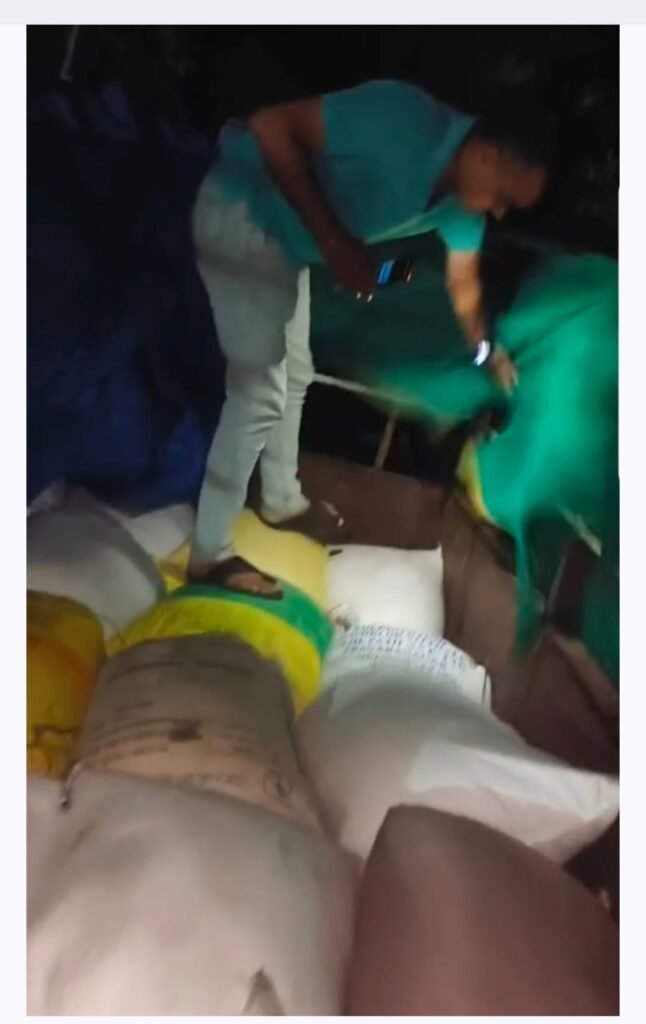 राशन माफिया: रात में पकड़ाए चावल से भरे ट्रैक्टर ट्रॉली, सुपुर्दगी के बाद हो गायब