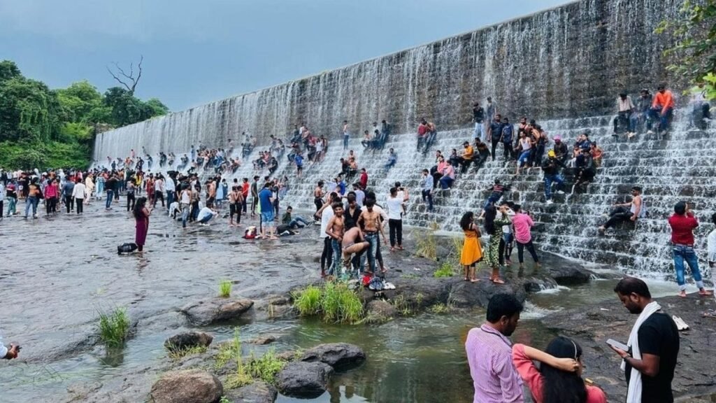 जबलपुर में वॉटर फॉल बिखेर रहे खूबसूरती की छटा
