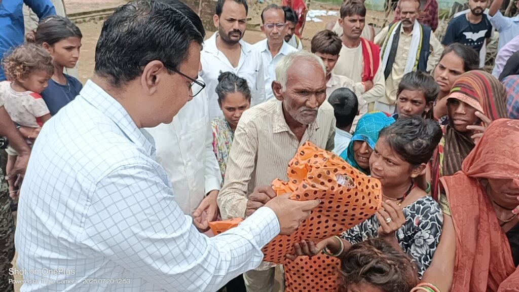 निरीक्षण: छतरपुर जिले के बाढ प्रभावित लोगों को नहीं हो अनाज की कमी 