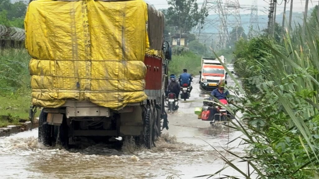 विंध्यनगर-तेलगवां मार्ग हुआ जलमग्र