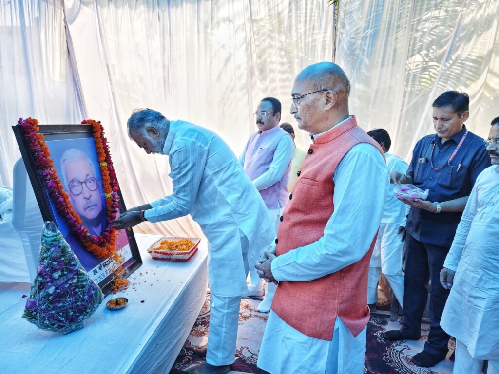 प्रभारी मंत्री ने ब्रम्हानंद यादव को दी श्रद्धांजलि