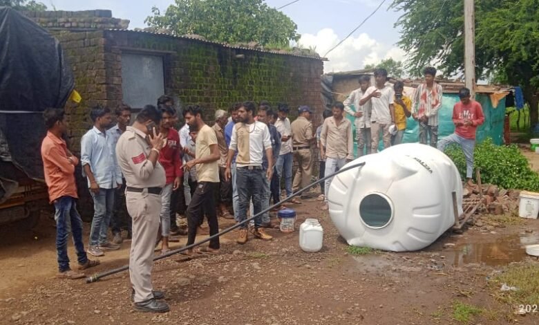 दर्दनाक हादसा: पानी पी रहे बालक पर गिरी टंकी, दबने से मौत 